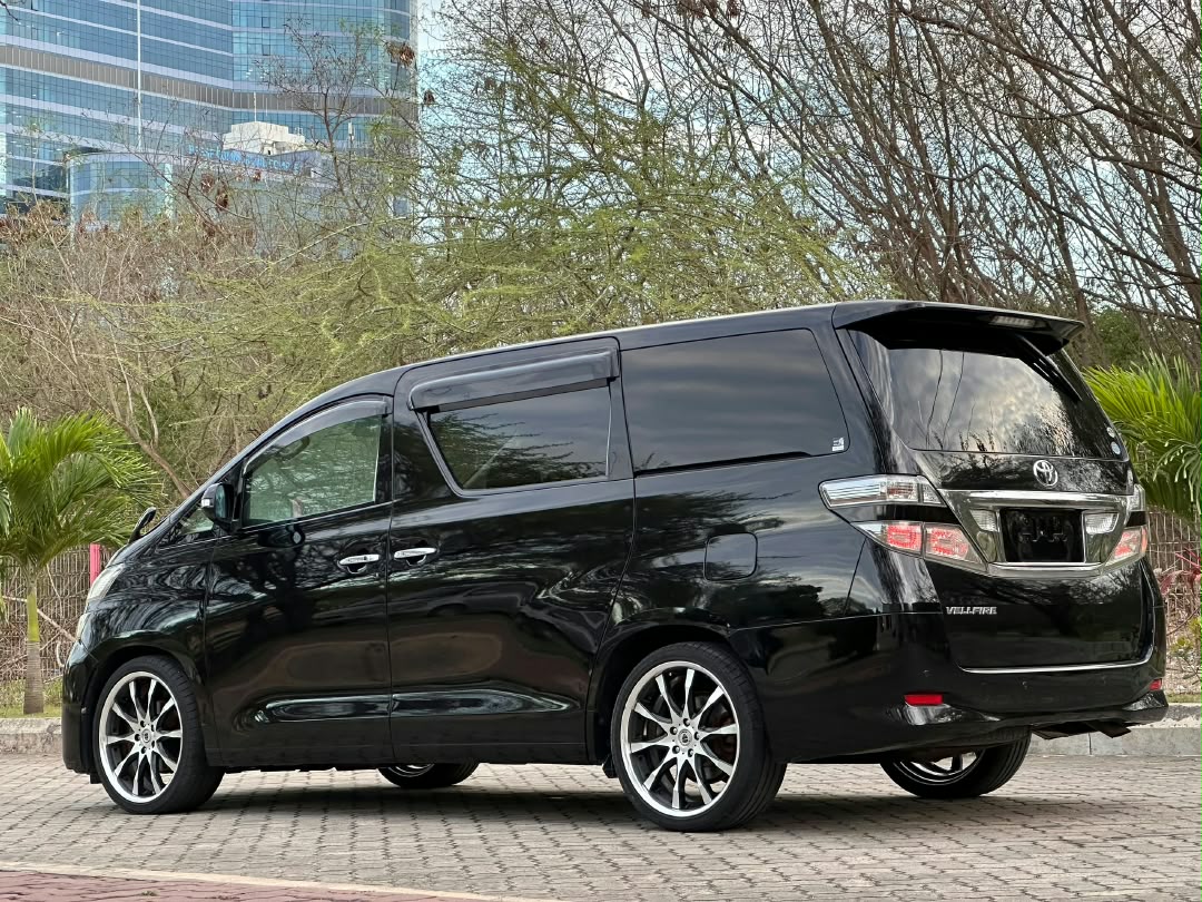 TOYOTA VELLFIRE thumbnail 2
